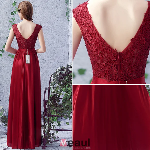 2016 Einfache Halsausschnitt Applique Dicken Spitzen Burgunder Satin Rückenfrei Langen Abendkleid Mit Silbernen Flügel
