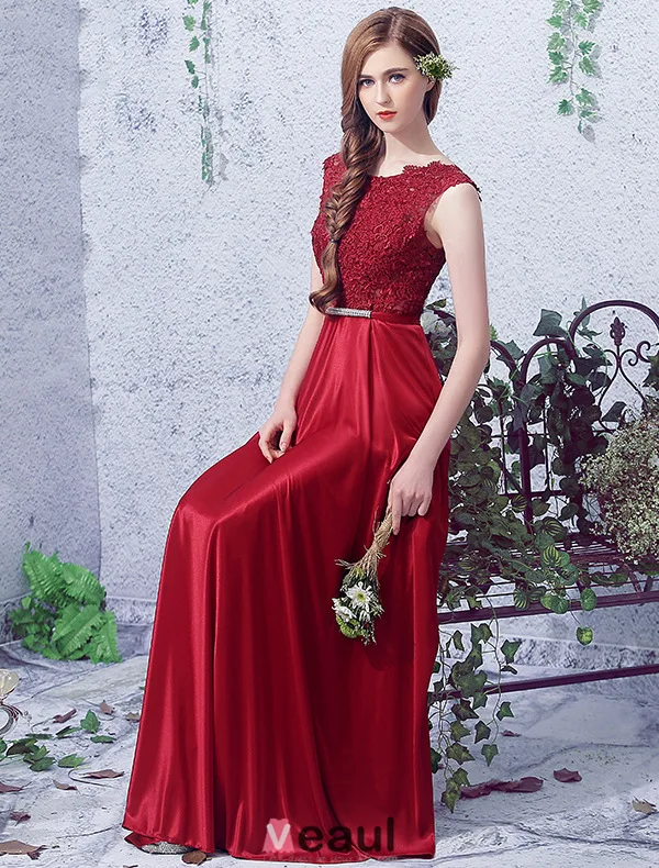 2016 Einfache Halsausschnitt Applique Dicken Spitzen Burgunder Satin Rückenfrei Langen Abendkleid Mit Silbernen Flügel