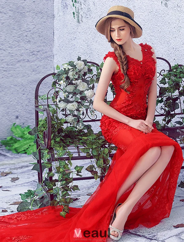2016 Gorgeous Mermaid V-neck Backless Applique Petal Lace Beading Rhinestone Red Tulle Evening Dress