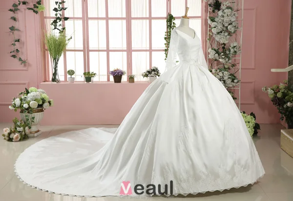 2016 Gorgeous Ball Gown V-neck Long Sleeves Applique Lace Backless White Satin Wedding Dress With 1 M Tailing