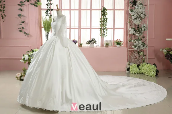 2016 Gorgeous Ball Gown V-neck Long Sleeves Applique Lace Backless White Satin Wedding Dress With 1 M Tailing