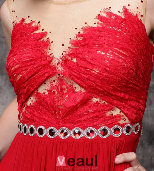 2016 Sexig Halsringning Applique Fjäder Spets Beading Rhinestone Skärp Backless Röd Aftonklänning