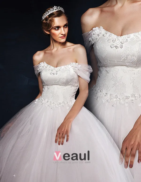 2015 Ball Gown Square Shoulder Strapless Lace Embroidered Flowers Tulle Wedding Dress