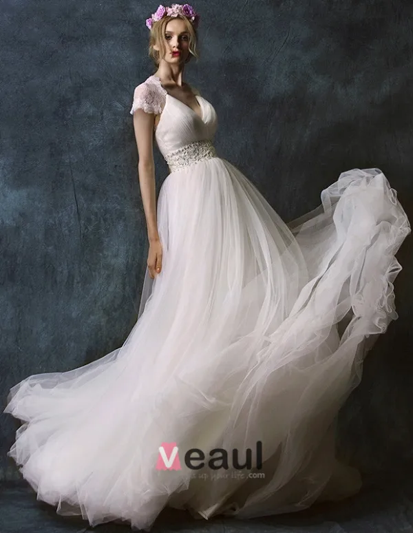 Une Ligne Epaules Col V Profond Robe-parole Longueur De Mariée En Dentelle Brodee Ceinture De Fleurs