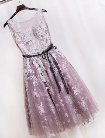 Elegante Feestjurken 2016 Scoop Hals Thee Lengte Applique Kant Lila Tule Ruglooze Formele Kleding