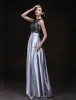 Mode Abendkleider 2016 A-linie U-ausschnitt Schwarzer Spitze Rüsche Silber Satin Rückenfreies Kleid