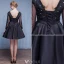 Belles Petites Robes Noires De 2016 Une Ligne V-cou Applique Dentelle Noire Satin Robe De Cocktail Courte Avec Des Manches