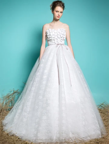 Sweetheart Wedding Dresses 2016 Applique Flowers Beading Ruffle Glitter Lace Ball Gown Wedding Dress With Sash
