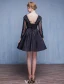 Belles Petites Robes Noires De 2016 Une Ligne V-cou Applique Dentelle Noire Satin Robe De Cocktail Courte Avec Des Manches