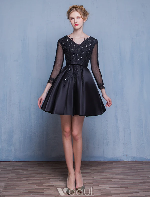 Belles Petites Robes Noires De 2016 Une Ligne V-cou Applique Dentelle Noire Satin Robe De Cocktail Courte Avec Des Manches