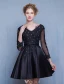 Belles Petites Robes Noires De 2016 Une Ligne V-cou Applique Dentelle Noire Satin Robe De Cocktail Courte Avec Des Manches
