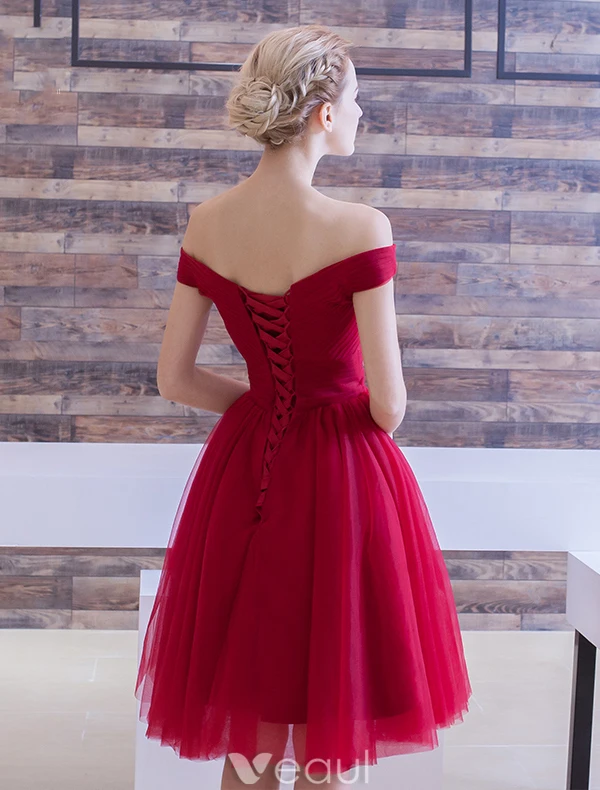 Elegant Festklänningar 2016 Av Axeln Rufsa Tyll Knä Längd Kort Vinröd Cocktailklänning