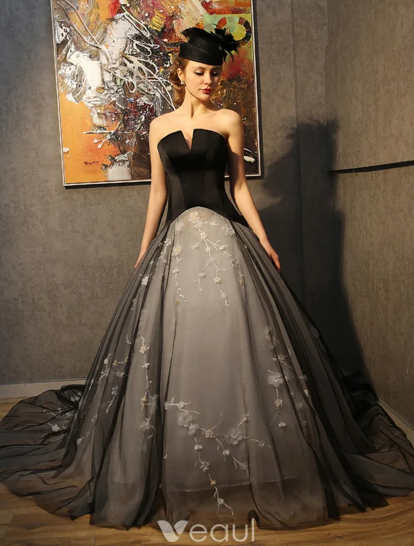 Stunning Prom Dresses 2016 Strapless Black Tulle Mix Champagne Tulle Formal Gown With Applique Lace Flowers