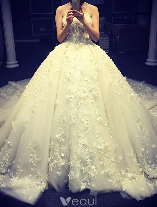 Luxury Wedding Dresses 2016 Ball Gown Strapless Applique Lace Flower Pure Handmade Bridal Dress With 4m Veil