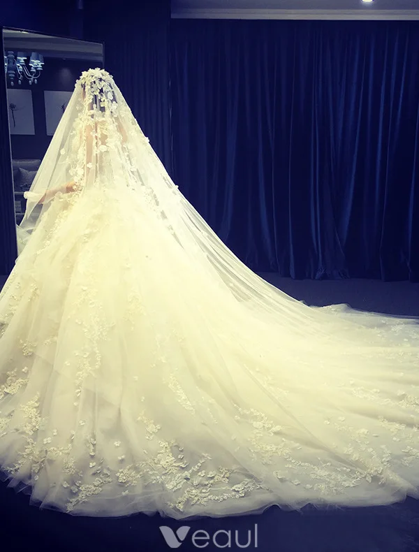 Luxury Wedding Dresses 2016 Ball Gown Strapless Applique Lace Flower Pure Handmade Bridal Dress With 4m Veil