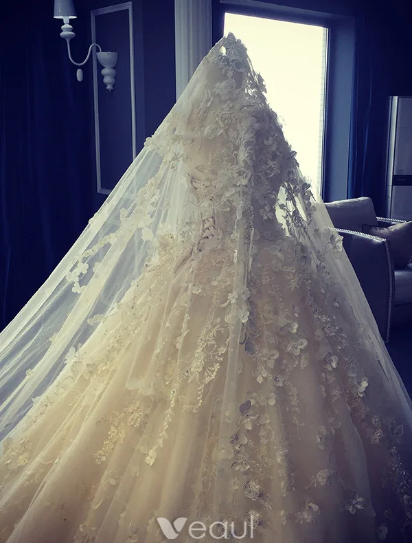 Luxury Wedding Dresses 2016 Ball Gown Strapless Applique Lace Flower Pure Handmade Bridal Dress With 4m Veil
