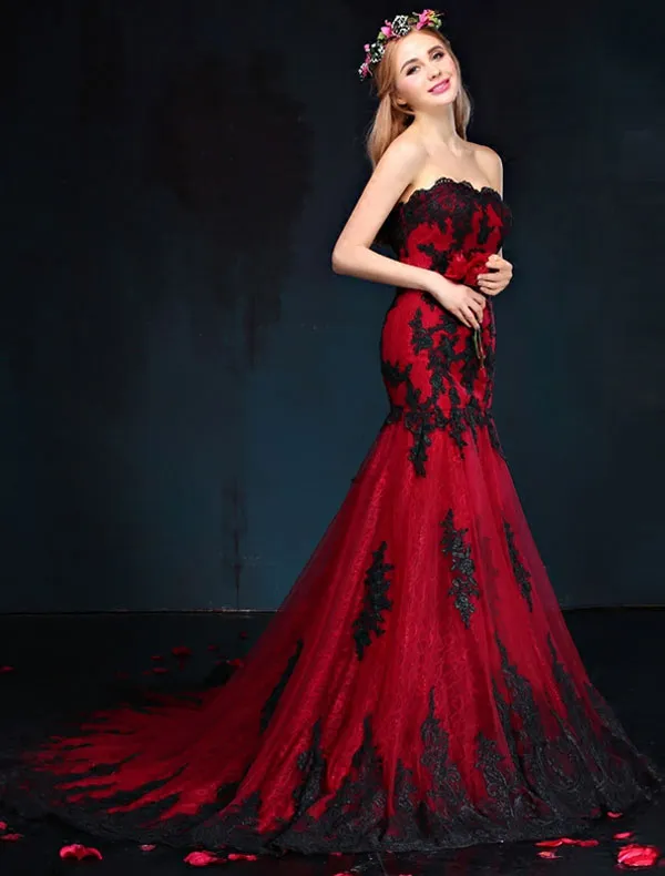 Adriana Lima Wears a Sexy Black Dress and Red Lipstick | POPSUGAR Latina
