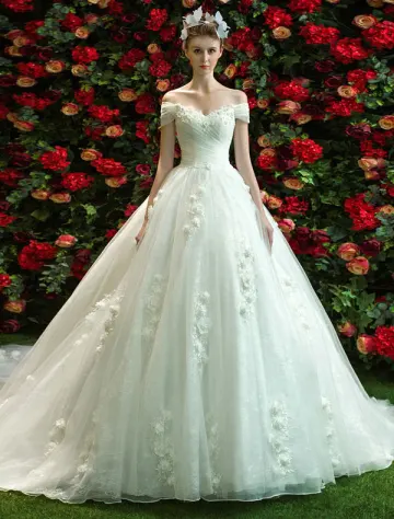 Elegante Brudekjoler 2017 Av Skulderen Ruffle Tyll Applique Blonder Blomster Brude Kjoler Med Tog