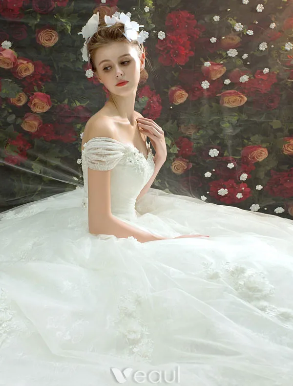 Elegant Wedding Dresses 2017 Off The Shoulder Ruffle Tulle Applique Lace Flowers Bridal Gowns With Train