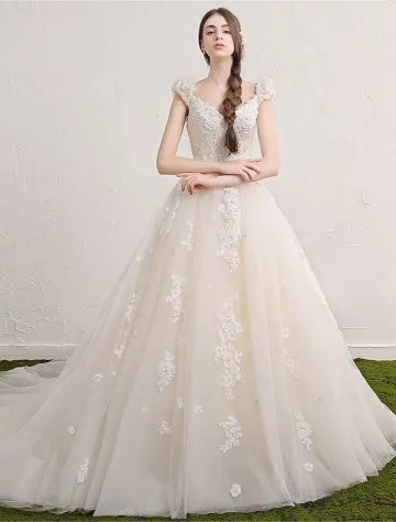 Princess Wedding Dresses 2017 Deep V Neck Applique Lace Flowers Champagne Tulle Bridal Gowns With Long Train