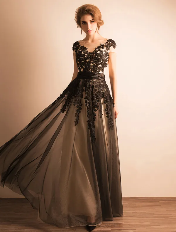 Elegantes Abendkleider 2017 Scoop Ausschnitt Applique Schwarze Spitze Mit Rüsche-schärpe Langes Kleid