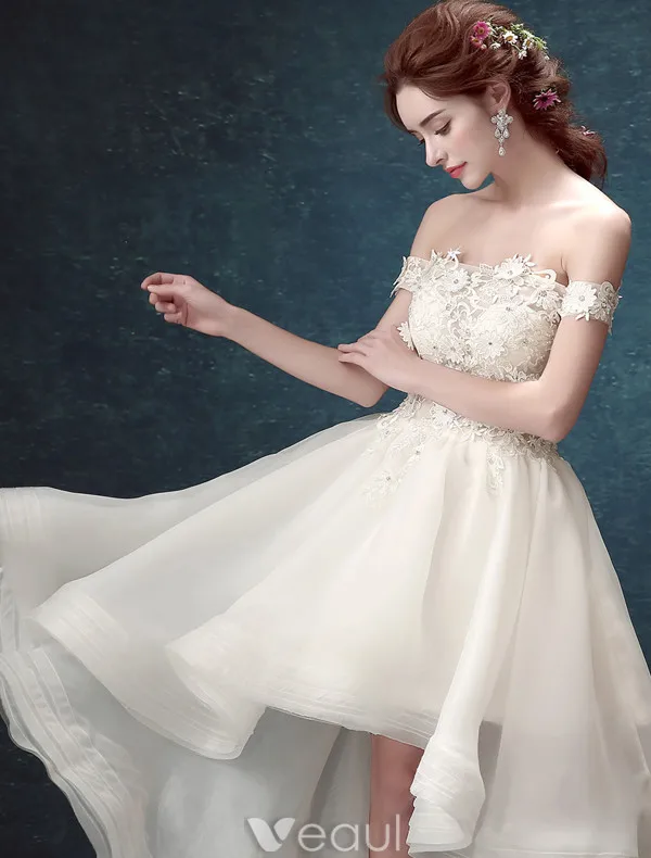 Robe De Mariée De Plage 2017 Sur L'épaule Perles Strass Applique Dentelle Robes De Mariée Asymétriques
