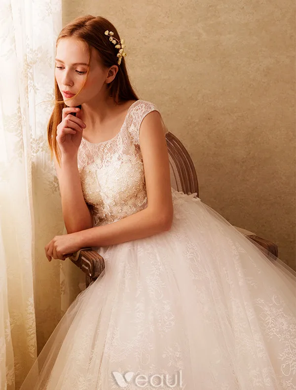 Beautiful A-line Wedding Dresses 2017 Scoop Neckline Beading And Applique Lace Flowers Bridal Gowns