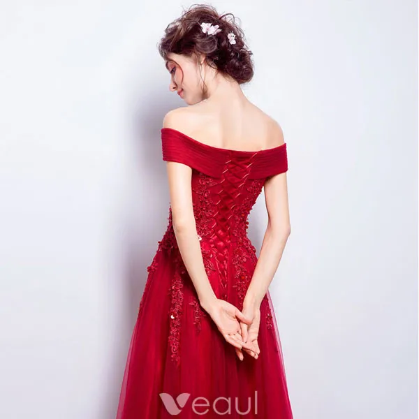 Belle Robe De Soirée Longue Rouge Tulle Sur La Robe De L'épaule Avec Dentelle