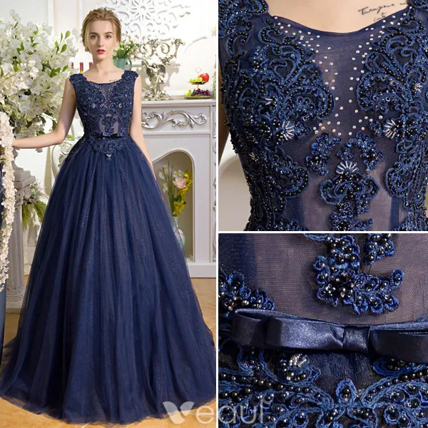 Robes De Bal Magnifique 2017 Cuillère Dentelle Col Applique Perlage Strass Bleu Marine Robe Bleue Avec Un Arc-noeud