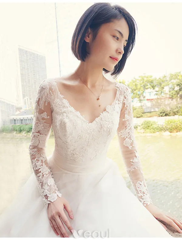 Glamouröse Brautkleider 2017 V-ausschnitt Applique Spitze Weiße Brautkleider Mit Zug