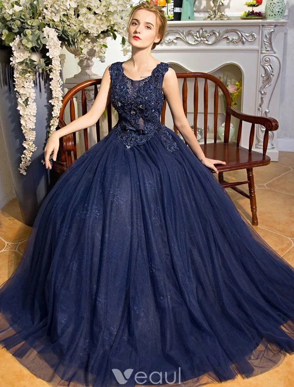 Robes De Bal Magnifique 2017 Cuillère Dentelle Col Applique Perlage Strass Bleu Marine Robe Bleue Avec Un Arc-noeud