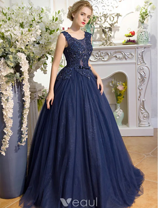 Robes De Bal Magnifique 2017 Cuillère Dentelle Col Applique Perlage Strass Bleu Marine Robe Bleue Avec Un Arc-noeud