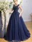 Robes De Bal Magnifique 2017 Cuillère Dentelle Col Applique Perlage Strass Bleu Marine Robe Bleue Avec Un Arc-noeud