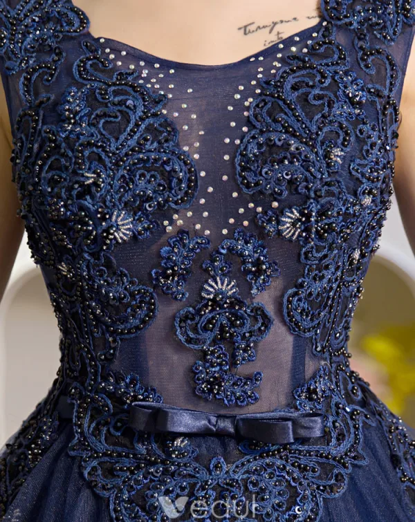 Robes De Bal Magnifique 2017 Cuillère Dentelle Col Applique Perlage Strass Bleu Marine Robe Bleue Avec Un Arc-noeud