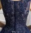 Robes De Bal Magnifique 2017 Cuillère Dentelle Col Applique Perlage Strass Bleu Marine Robe Bleue Avec Un Arc-noeud