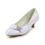 Elegante Spitse Neus Unieke Accessoires Ruche Witte Satijnen Kitten Heels Bruidsschoenen Trouwsschoenen