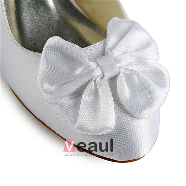 Prinses Wees Teen Buigen Wit Satijn Kitten Heels Bruidsschoenen Trouwsschoenen