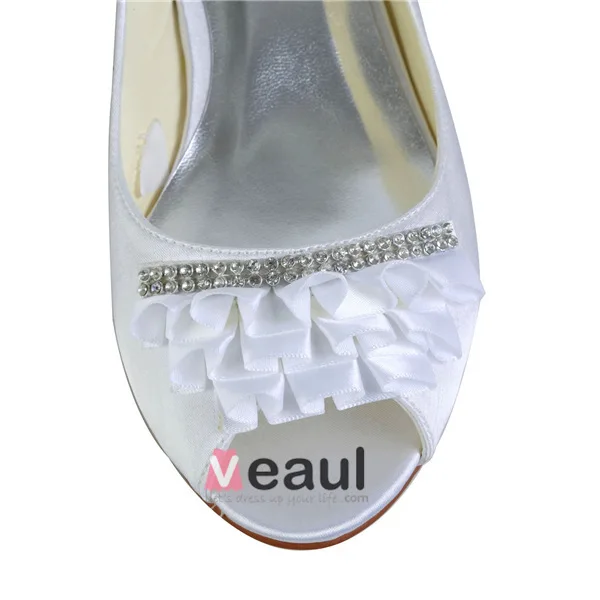 Mooie Peep Toe Doorboorde Ontwerp Met Strass Kitten Heels Pumps Bruidsschoenen Trouwsschoenen