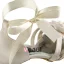 Vacker Peep Toe Mitten Klackar Beige Satin Remsandaler Brudskor Bröllopsskor Med Blommor