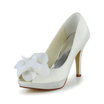 Elegant Ivory Bridal Shoes Satin Stilettos Pumps With Flower