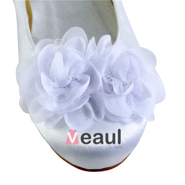 Vakre Rund Tå Blomster White Satin Flat Brudesko