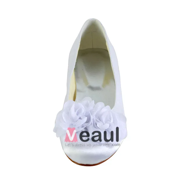 Vakre Rund Tå Blomster White Satin Flat Brudesko