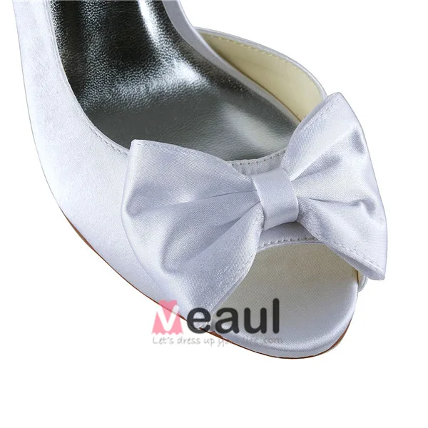 Chique Witte Bruidsschoenen Naaldhakken Peeptoe Satijnen Pumps Met Strik