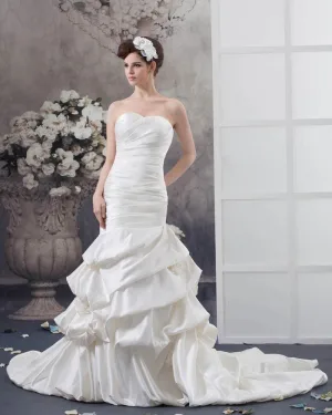 Satin Ruffle Stroppelos Blomst Dekor Kapell Havfrue Brudekjoler Bryllupskjoler