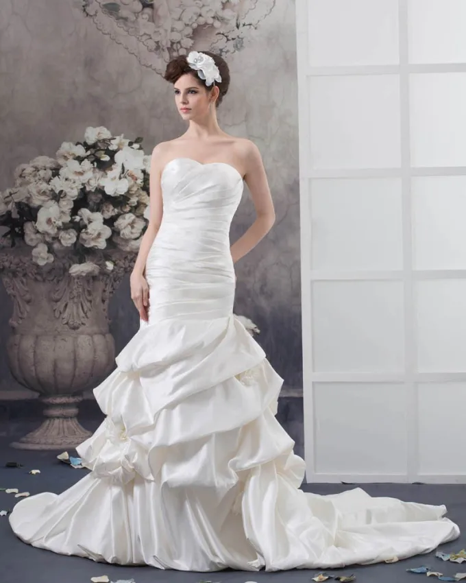 Satin Ruffle Stroppelos Blomst Dekor Kapell Havfrue Brudekjoler Bryllupskjoler