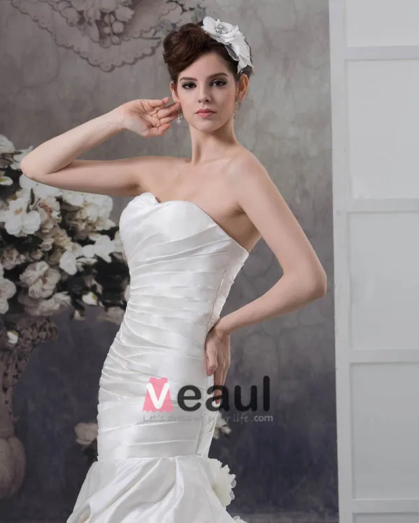 Satin Rüschen Trägerlosen Blumendekor Kapelle Mermaid Brautkleid Hochzeitskleider