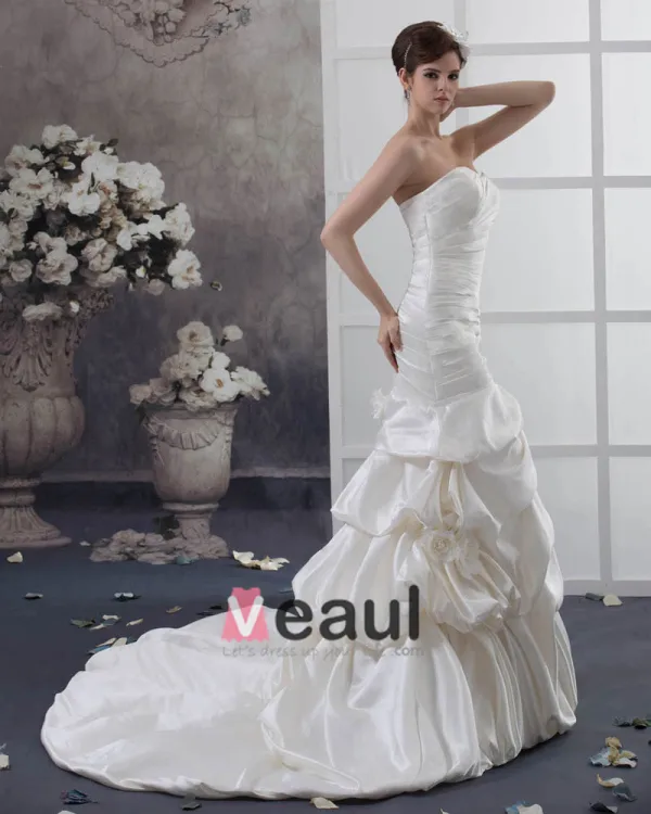 Satin Rüschen Trägerlosen Blumendekor Kapelle Mermaid Brautkleid Hochzeitskleider
