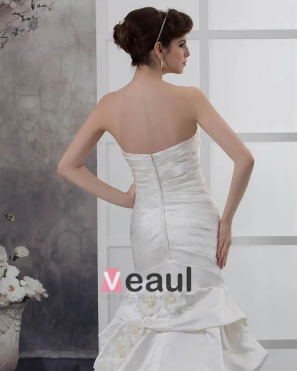 Satin Rüschen Trägerlosen Blumendekor Kapelle Mermaid Brautkleid Hochzeitskleider