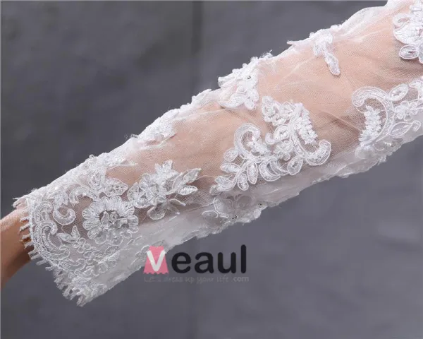 Elegant Satin Tulle Applique Perlee Col En V Etage Longueur De Train De Cour Robe De Mariée Empire