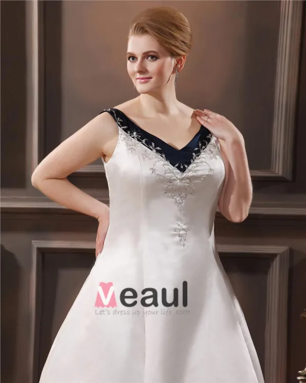 A-ligne Col En V Balayage Satin De Broderie Sans Manche Plus La Robe De Mariée De Taille